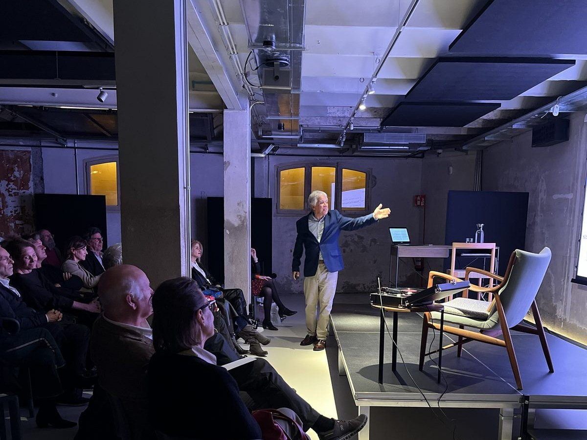 Dr. Carlos Calderón — Conferencia sobre Bach en M300